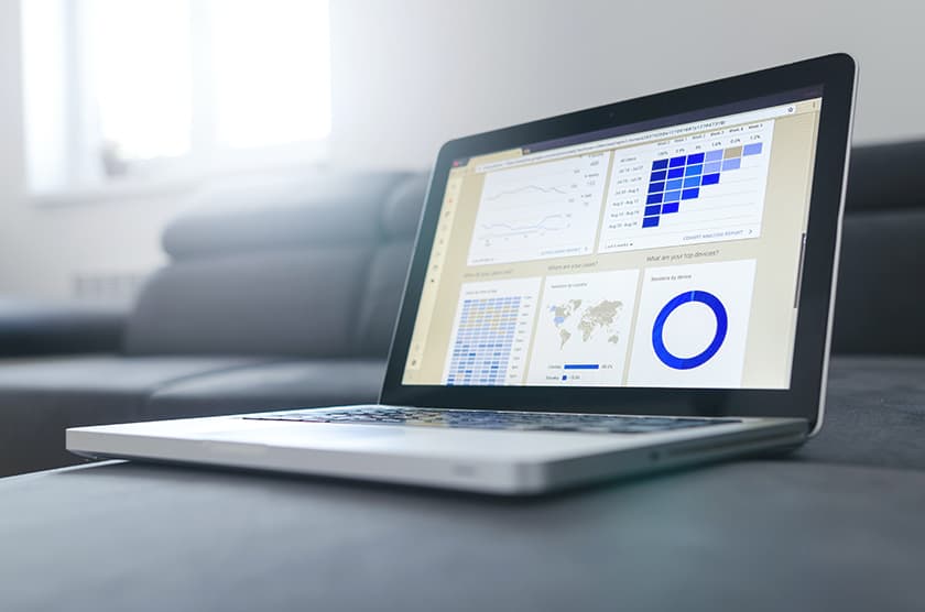 Laptop illustrating cloud computing trends in 2024 and AI-enhanced decision-making